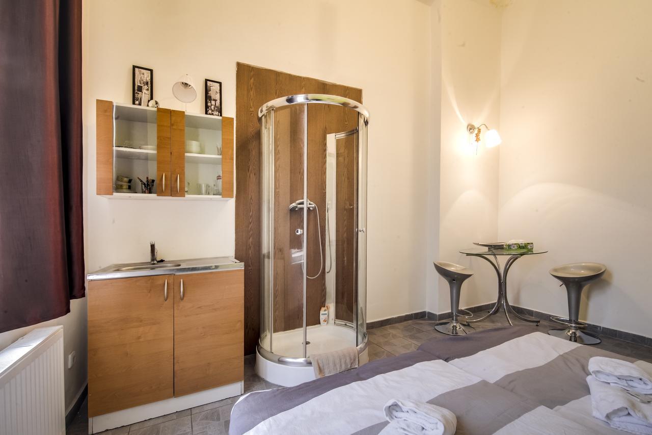 Aparthotel Zarra Прага Екстериор снимка