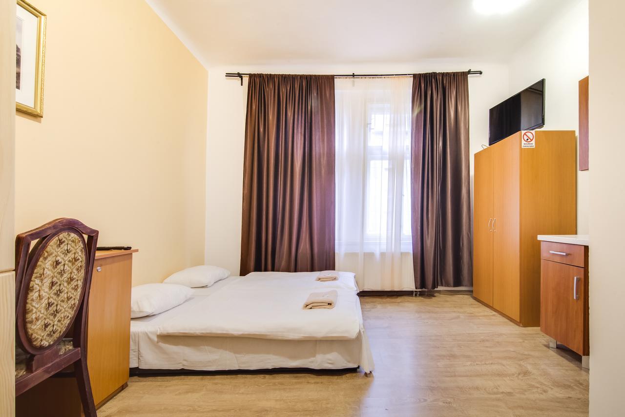 Aparthotel Zarra Прага Екстериор снимка
