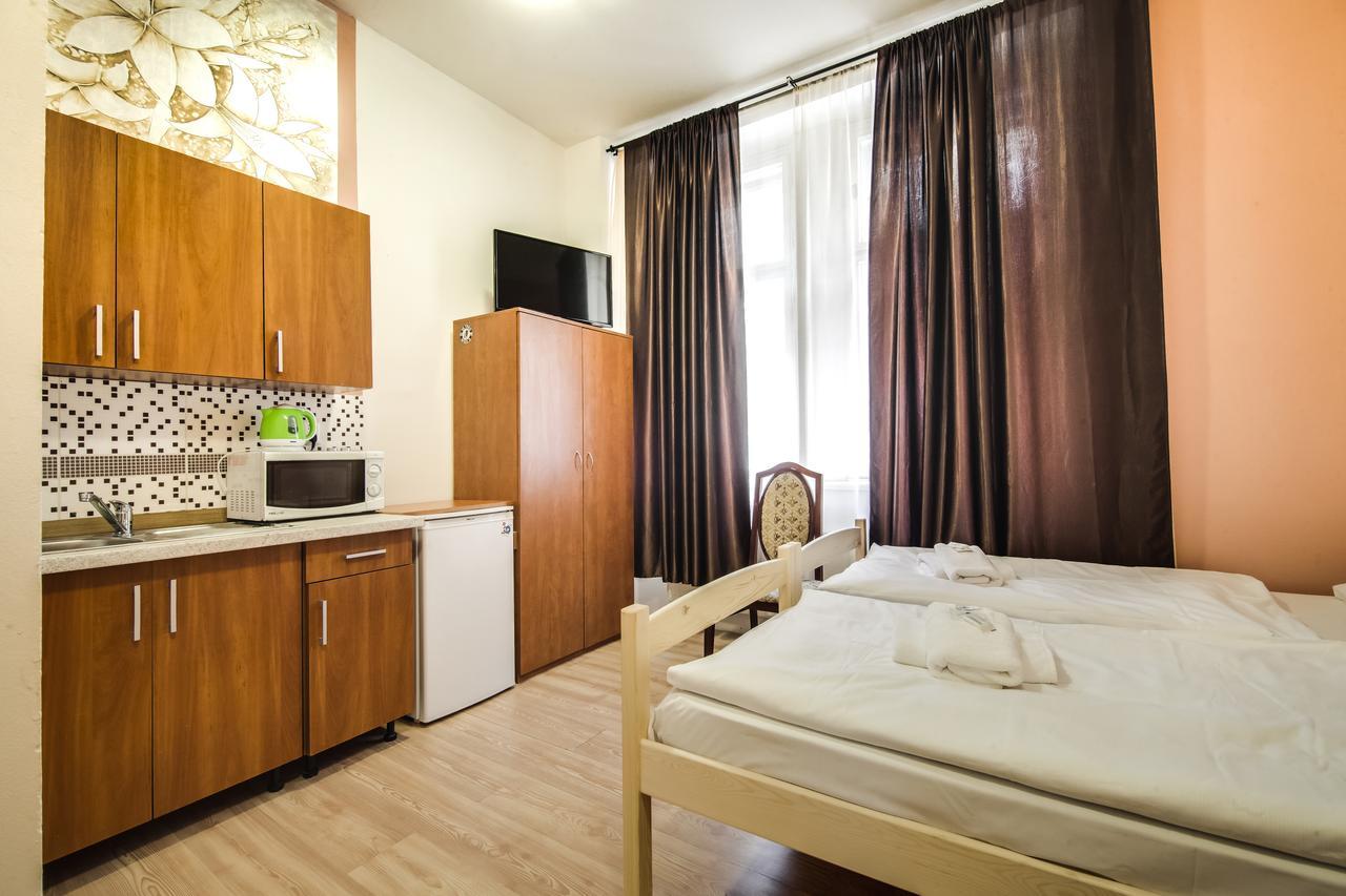 Aparthotel Zarra Прага Екстериор снимка