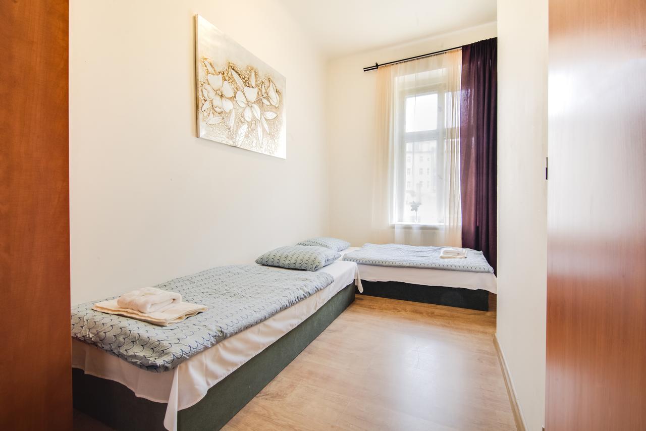 Aparthotel Zarra Прага Екстериор снимка