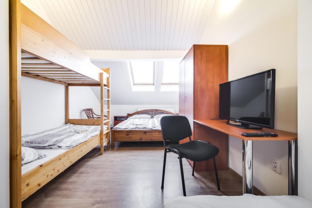 Aparthotel Zarra Прага Екстериор снимка