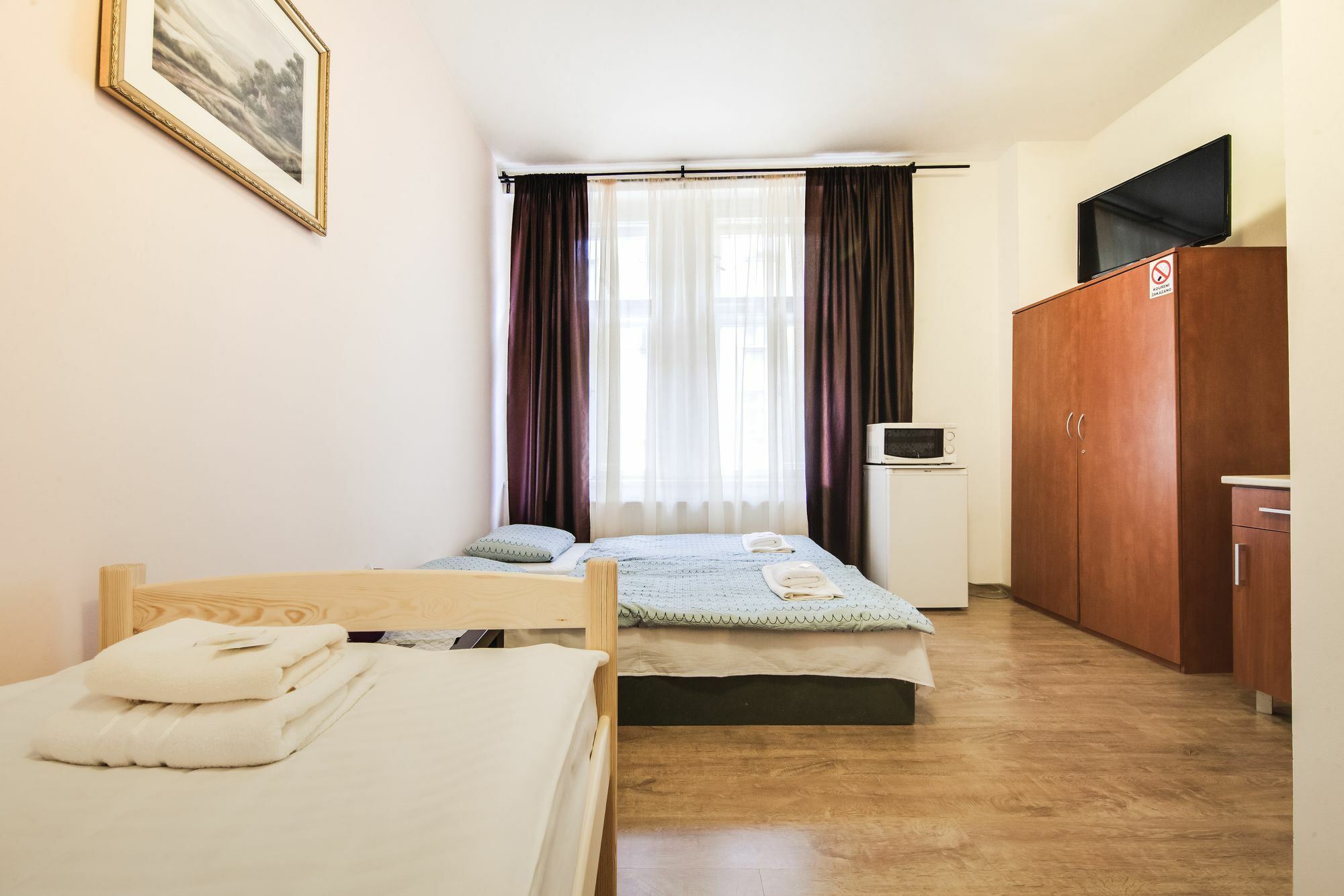Aparthotel Zarra Прага Екстериор снимка