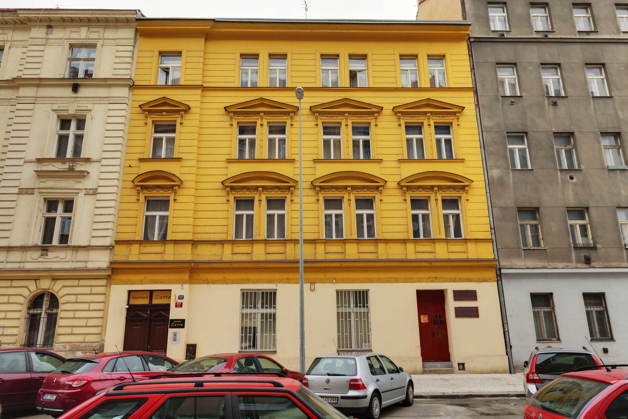 Aparthotel Zarra Прага Екстериор снимка